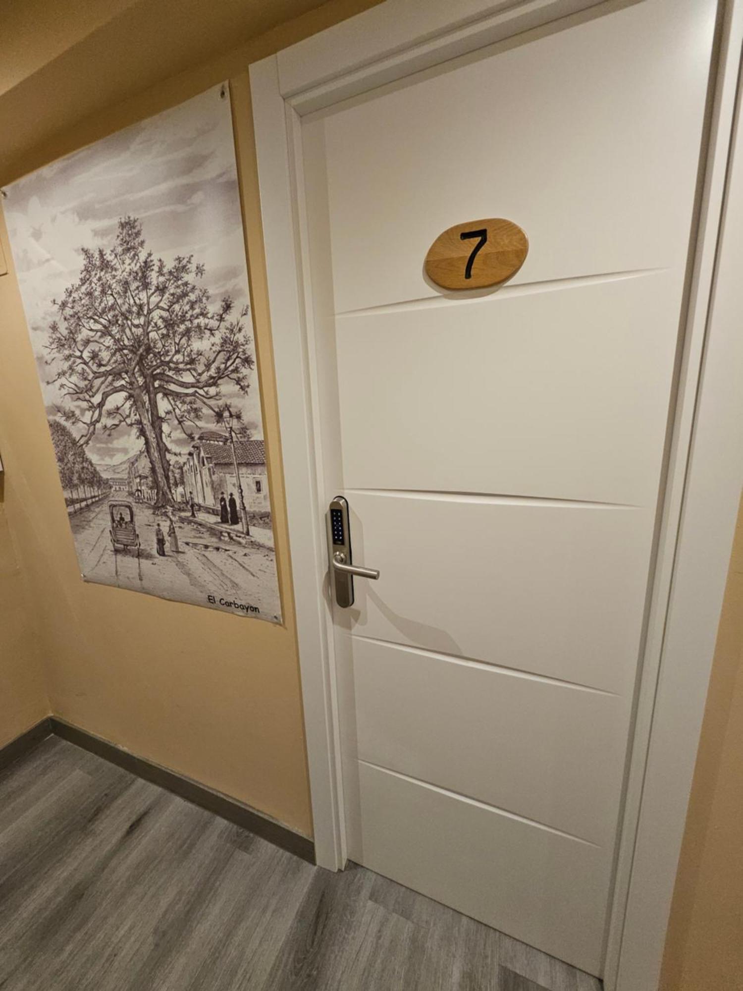 Hostal Foncalada Oviedo Luaran gambar